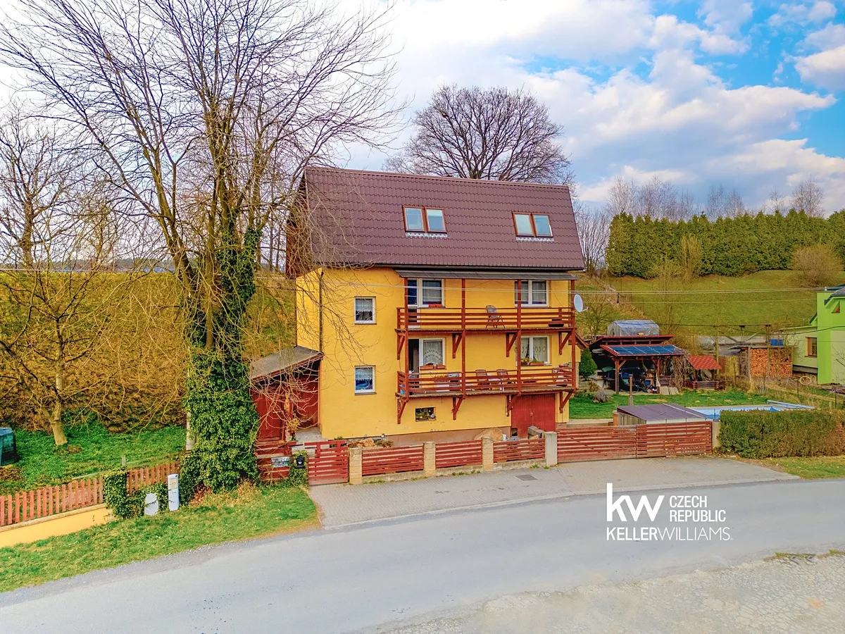 Prodej rodinného domu 251 m², pozemek 1028 m²